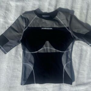 Maniere De Voir Black and Gray Perforated Top